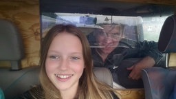 Phillis und Christian im VW-Bus.
