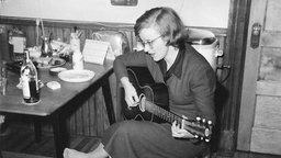 Das Beitragsbild des WDR3 Kulturfeature "Die drei Leben der Connie Converse" zeigt Connie Converse in den 50er- Jahren 