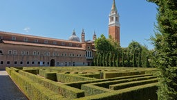 Das Beitragsbild des WDR3 Kulturfeature "Irre Gärten" zeigt das Labirinto Borges auf der Insel San Giorgio Maggiore
