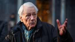 Porträt von Alexander Kluge, das bei einer Ausstellung in Wien am 05. Februar 2026 entstanden ist.