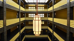 Das Beitragsbild des Dok "Hier spricht Berlin - Das Haus des Rundfunks" zeigt eine Innenaufnahme vom Haus des Rundfunks Berlin.