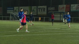 Die U17 Mannschaft des SSV Bornheim Abends beim Training