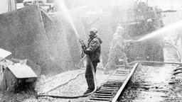 Archivbild: Behandlung des Geländes des Kernkraftwerks Tschernobyl mit einer Dekontaminierungslösung, 26.04.1986.