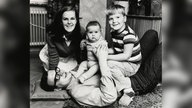 Anni-Frid Lyngstad mit Familie 1962