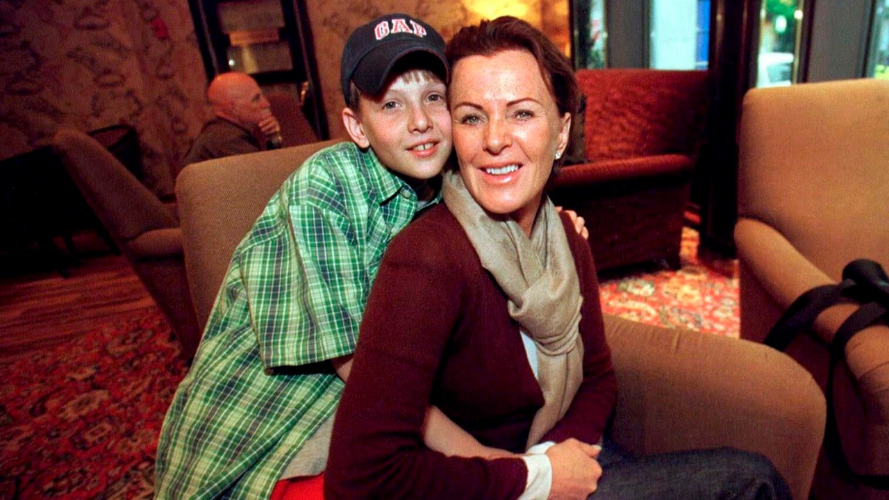 Anni-Frid Lyngstad mit Enkel