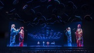 Blick auf die Bühne bei der virtuellen "Abba Voyage" Show 2022: Dort stehen animierte, digital verjüngte Versionen der Bandmitglieder, sogenannte Avatare bzw. "Abbatare"