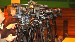 Pressekonferenz in der Rheinhausenhalle mit den Journalisten