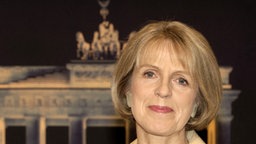 Bärbel Dieckmann vor Brandenburger Tor