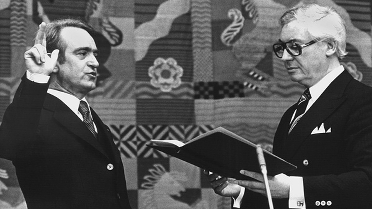 Johannes Rau wird 1978 als NRW-Ministerpräsident vereidigt