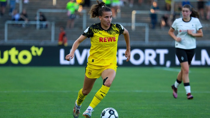 Die BVB-Frauen um Jasmin Jabbes haben sich im DFB-Pokal gegen Borussia Mönchengladbach durchgesetzt