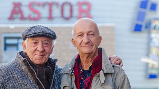 Gastauftritt: Dieter Hallervorden (l.) und Philipp Sonntag (alias "Adi Stadler")