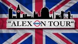Alex sitzt in einem Bus in London
