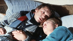 Benno und Gabi liegen im Bett