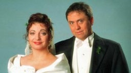 Die Braut, die sich traut: Nach langem Zögern sagt Claudia "Ja" zu Olaf.