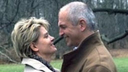 Die lange Sehnsucht hat ein Ende. Stephan und Gabi können sich wieder in die Arme schließen.