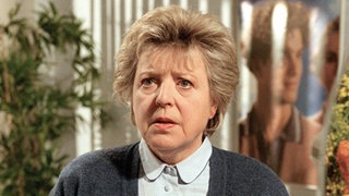 Erkenntnis: Helga (Marie-Luise Marjan) dämmert plötzlich, wer sie am zweiten Weihnachtstag niedergeschlagen hat.