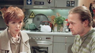 Eva (Inga Abel) hat es wirklich nicht einfach. Kann Klaus (Moritz A. Sachs) ihr helfen? Er versucht sein Bestes.