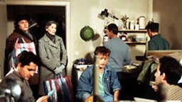 Full House: Im Übersiedlerheim herrschen Chaos und Überfüllung.