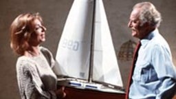 Gottliebs (Fritz Bachschmidt) zweite Ehefrau Berta (Ute Mora) unterstützt seinen großen Traum.