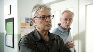 Hans redet auf Andy ein