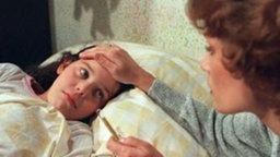 Henny muss sich mehr um Meike (Selma Baldursson) kümmern.