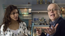 Hülsch macht Marcella im Eiscafé ein Angebot