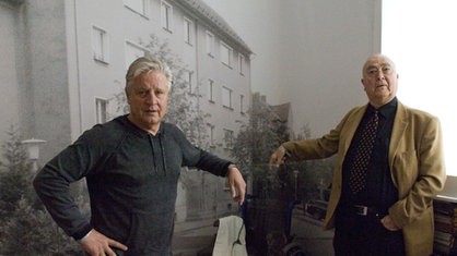 Jo und Ludwig stehen im Museum Speyer