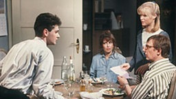 Keine Chance auf Familienidylle: Vera (Ria Schindler) und Celin (Joosten Mintrup) sind bei Tanja und Franz eingezogen.