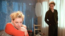 Maria und Momo im Schlafzimmer