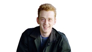 Mischung aus Neugier und Sehnsucht: Boris Ecker (Thomas Huber) versucht, einen Blick auf Mary zu erhaschen.