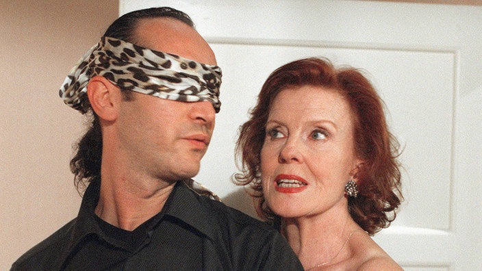 Spannender Moment: Isolde (Marianne Rogée) hält für Fausto (Antonio Paradiso) eine faustdicke Überraschung bereit.