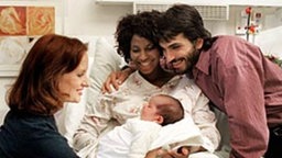 Strahlende Gesichter begrüßen den neuen Erdenbürger.