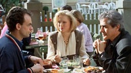 Verschwörer-Trio im "Akropolis". Wann wird Jean-Luc seine Tochter von seiner Unschuld überzeugen können?