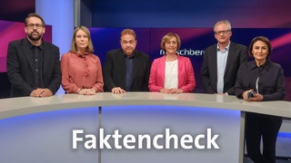Sandra Maischberger und die Gäste der Sendung im Studio
