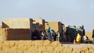 Migranten mit Ziel Europa vor der Abfahrt aus Agadez, Niger (Archivbild 28.1.2015)
