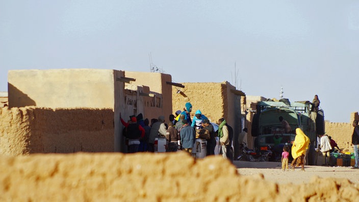 Migranten mit Ziel Europa vor der Abfahrt aus Agadez, Niger (Archivbild 28.1.2015)