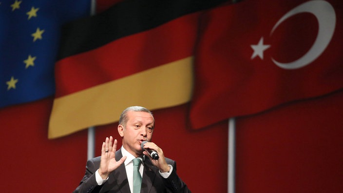 Der türkische Ministerpräsident Recep Tayyip Erdogan spricht am 24.05.2014 in Köln.