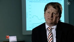Portraitfoto von Prof Helge Peukert