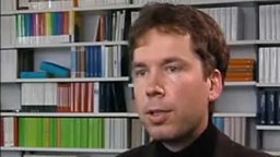 Portraitfoto von Dr. Johannes Hürter