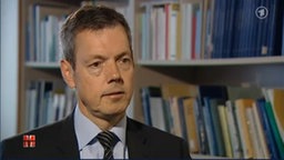 Portraitfoto von Prof. Peter Bofinger
