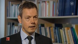 Portraitfoto von Prof. Peter Bofinger