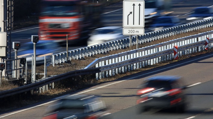 Fahrende Autos auf der Autobahn