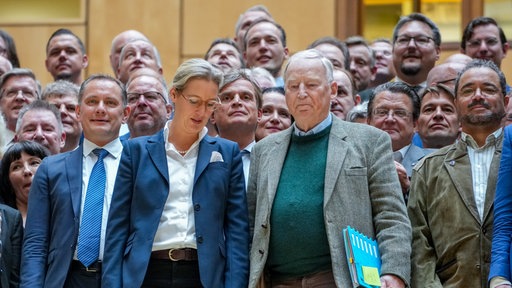 Tino Chrupalla, Alice Weidel und Alexander Gauland mit weiteren Fraktionsmitglieder der AfD bei einem Gruppenfoto am 29.09.2021