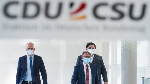 Ralph Brinkhaus und Georg Nüßlein auf dem Weg zur der Pressekonferenz am 03.11.2021