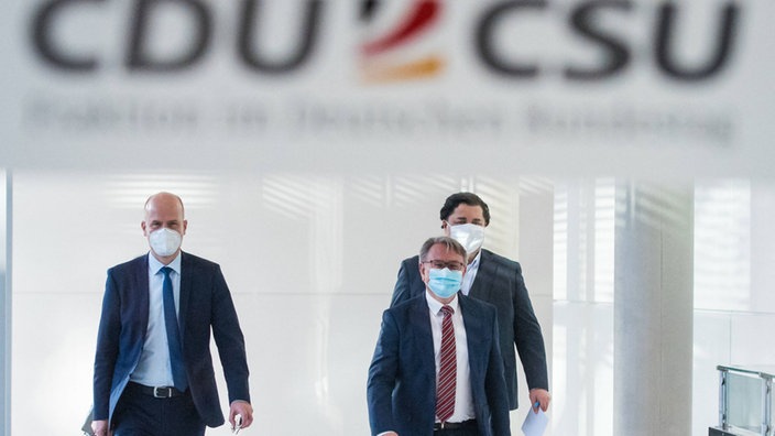 Ralph Brinkhaus und Georg Nüßlein auf dem Weg zur der Pressekonferenz am 03.11.2021