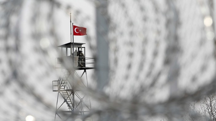 Ein türkischer Wachturm an der Grenze zwischen Griechenland und der Türkei 