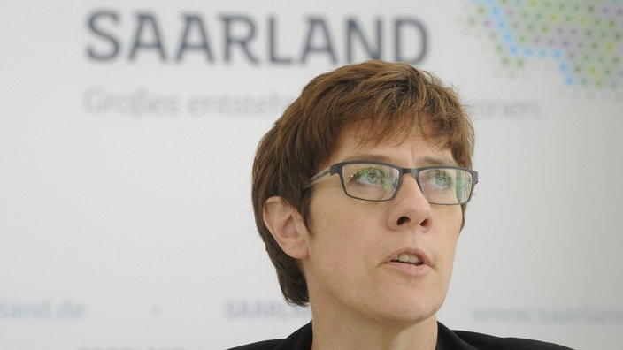 Die ehemalige Ministerpräsidentin des Saarlandes, Annegret Kramp-Karrenbauer, bei der Landespressekonferenz am 16.9.2014.