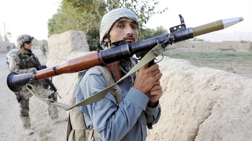 Afghanischer Soldat mit Panzerfaust