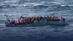 Boot mit Flüchtlingen