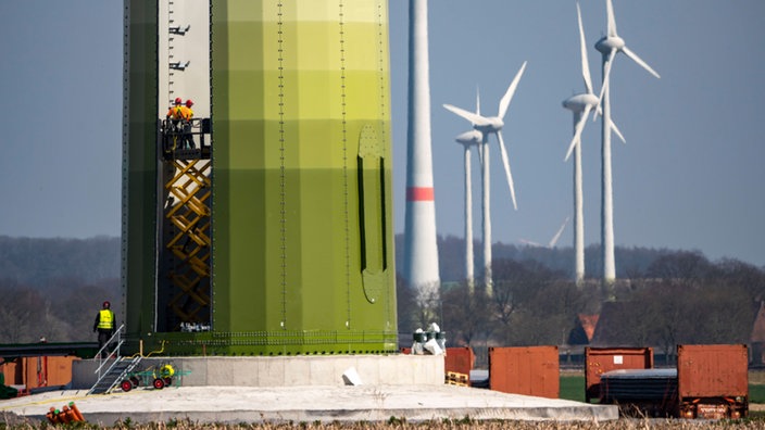Bau einer Windkraftanlage bei Kerken (NRW).